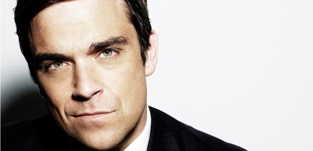 Είδηση-Ότι νά’ναι! Ο Robbie Williams υπέγραψε στα οπίσθια θαυμάστριάς του και μετά… τα φίλησε! (Βίντεο)