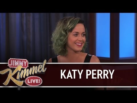 Δείτε την Katty Perry μεθυσμένη ντυμένη σαν κλόουν να χαλάει παιδικό πάρτυ!