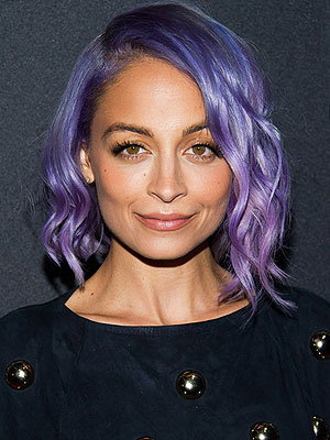 H Nicole Richie τρελαίνεται να κάνει φάρσες στο πατέρα της