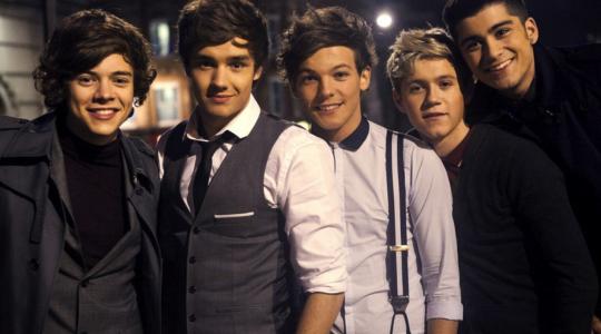 Οι One Direction τραγουδούν το Steal My Girl στα BBC Music Awards!