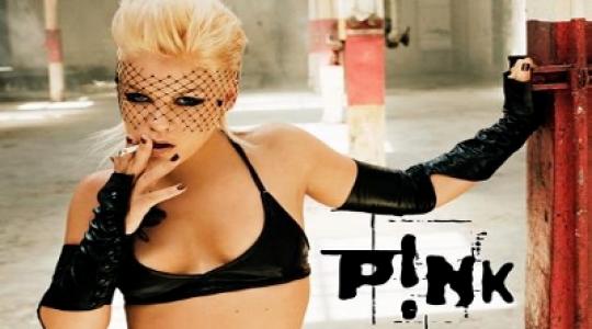 Η P!nk απαντά σε βρίσιμο από φαν…