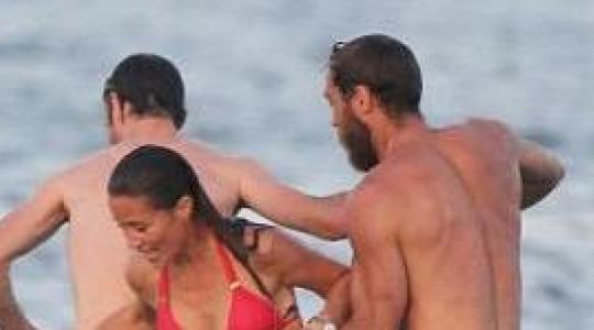 Δείτε την Pippa Middleton με μικροσκοπικό μπικίνι να..