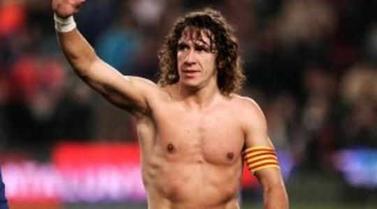 Ο Puyol & η σύζυγός του γυμνάζονται../