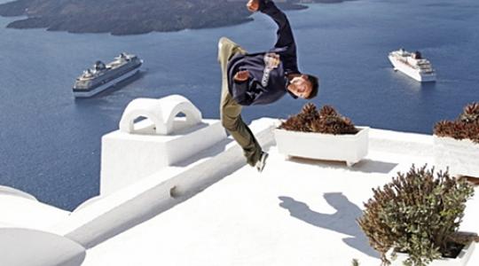 Έρχεται ο νέος αγώνας freerunning και parkour στη Σαντορίνη!