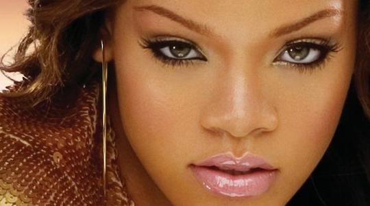 Απαγόρευση με όρους στη διαφήμιση του αρώματος της Rihanna!