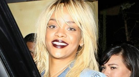 2. 20 Best Rihanna Short Blonde Hair Looks - wide 9