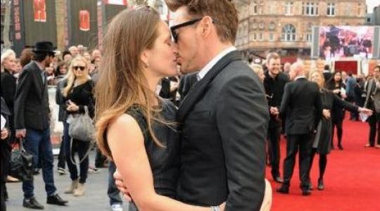 Robert Downey Junior: Καυτά φιλιά με τη σύζυγό του