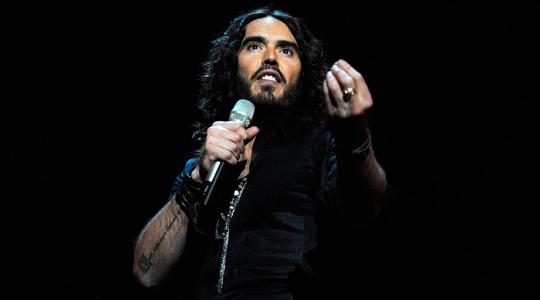 Ντοκιμαντέρ για τον Russell Brand και πρώτο υλικό πίσω απ’ τις κάμερες