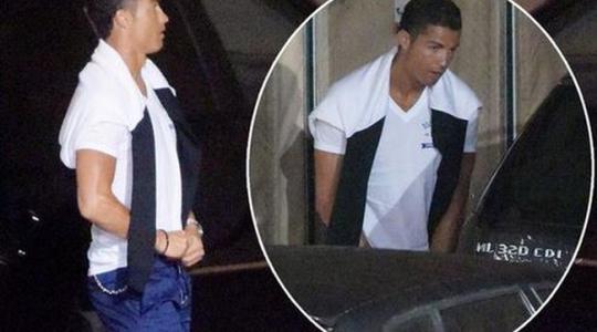 ΣΟΚ! Ο Ronaldo ούρησε στη μέση του δρόμου και οι παπαράτσι ήταν εκεί!