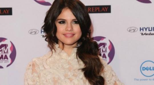 Πέρασε τέλεια ως παρουσιάστρια των “MTV EMA 2011” η Selena Gomez…