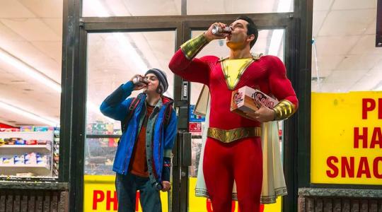 Γιατί ένας ηθοποιός του Shazam! το θεωρεί απ’τις καλύτερες ταινίες της DC