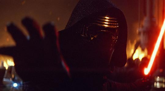 Ο Kylo Ren εκφράζει όλους τους fans με την αντίδραση του στο trailer του νέου Star Wars