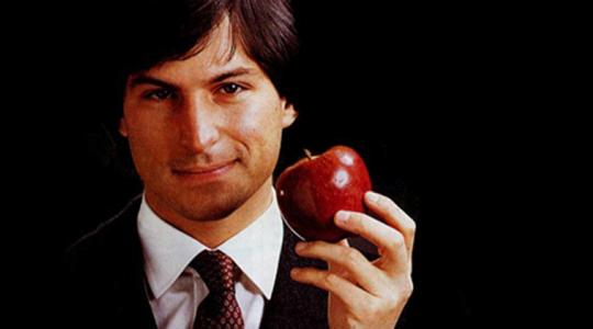 ΕΙΝΑΙ ΤΡΟΜΑΚΤΙΚΟ ΠΟΣΟ ΜΟΙΑΖΕΙ Ο ASHTON KUTCHER ΣΤΟΝ STEVE JOBS ΣΤΗ ΝΕΑ ΣΥΓΚΡΙΤΙΚΗ ΦΩΤΟΓΡΑΦΙΑ