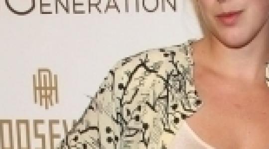 Κόρη πασίγνωστου Hollywoodιανού ηθοποιού με seethrough μπλούζα χωρίς εσώρουχο έδειξε… τον εσωτερικό της κόσμο!