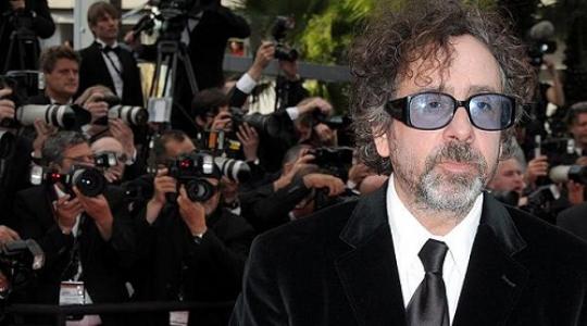 Video: Ο Tim Burton στην Κέρκυρα με την Helena Bonham Carter στην Κέρκυρα!