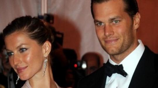 Gisele Bundchen & Tom Brady: Το καυτό φιλί τους για τα γενέθλιά του!