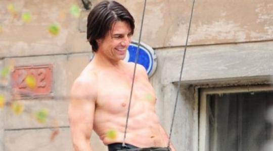 Tom Cruise: στα γυρίσματα του M:I 4 χωρίς πουκάμισο!
