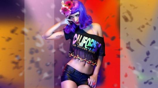 Τα ρούχα της Katy Perry… έχουν κάτι από γαλακτομκομικά προϊόντα..!