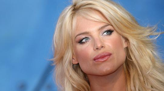 Victoria Silvstedt: Ακόμα καλοκαίρι στο Μαϊάμι!