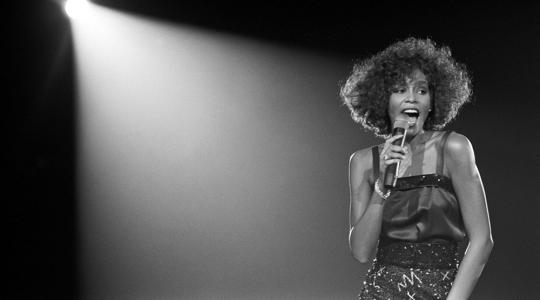 Η συγκινητική πορεία της Whitney Houston στο «Can I Be Me»