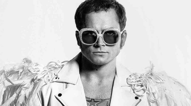 Ο Taron Egerton δίνει δυνατή ερμηνεία ως Elton John στο «Rocketman»