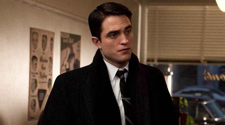 Να πως δείχνει ο Pattinson με τη στολή του Batman