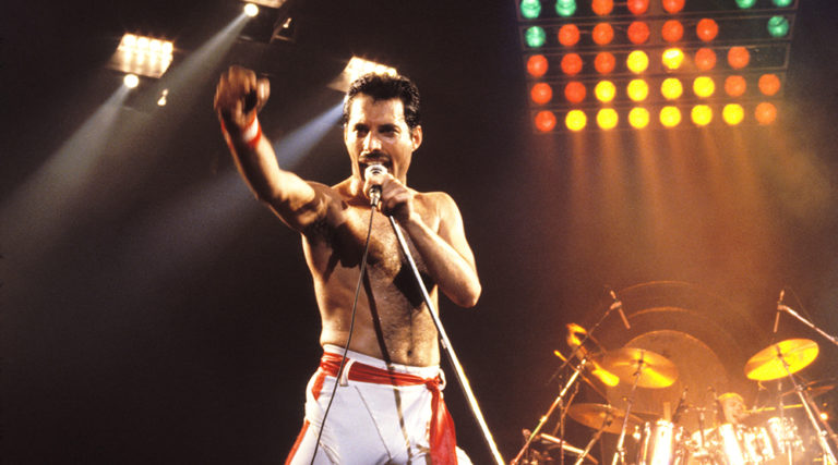 Ο Freddie Mercury τραγουδά Time Waits for No One