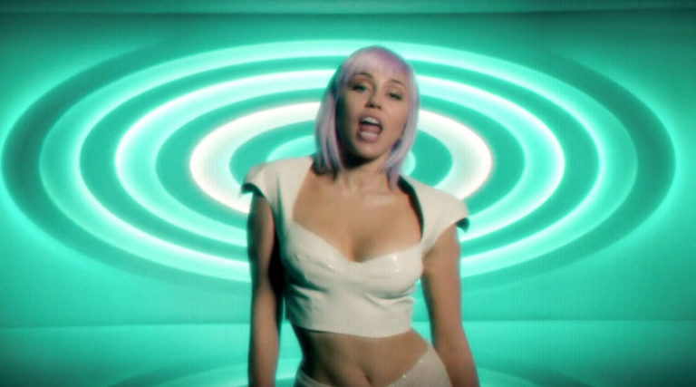 Το video clip του επεισοδίου του Black Mirror με τη Miley Cyrus