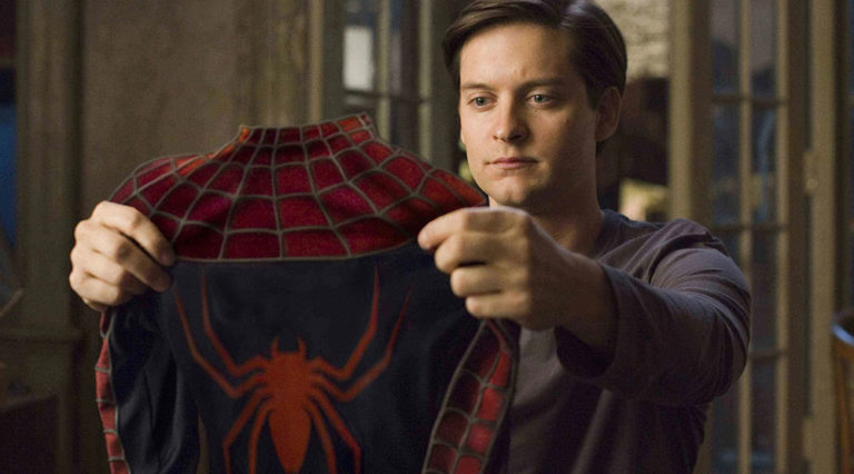 Ο Tobey Maguire πετάει την μπλούζα του για screen test του Spider-Man