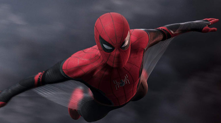 Ο Tom Holland ντύνεται Spider-Man απ’το σπίτι του
