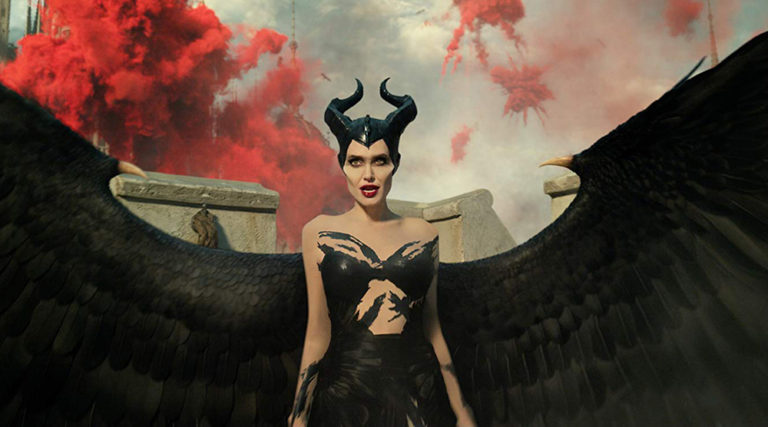 Η Angelina Jolie μεταμορφώνεται στο σετ του Maleficent
