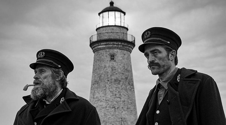 Ο Willem Dafoe και ο Robert Pattinson στο ασπρόμαυρο «The Lighthouse»