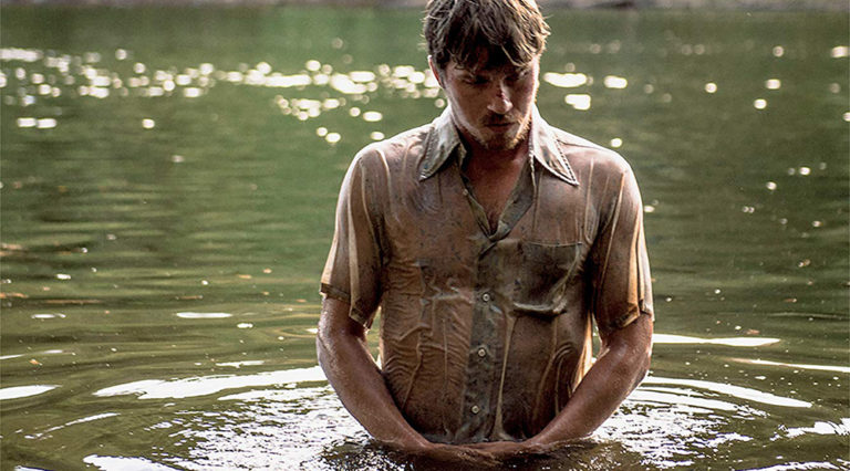 Μια νέα ματιά στο «Burden» με τον Garrett Hedlund