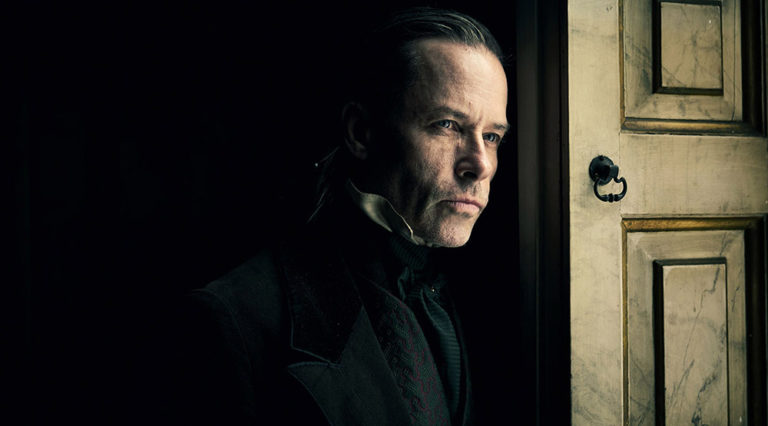 Ο Guy Pearce είναι ο νέος Scrooge για το Christmas Carol