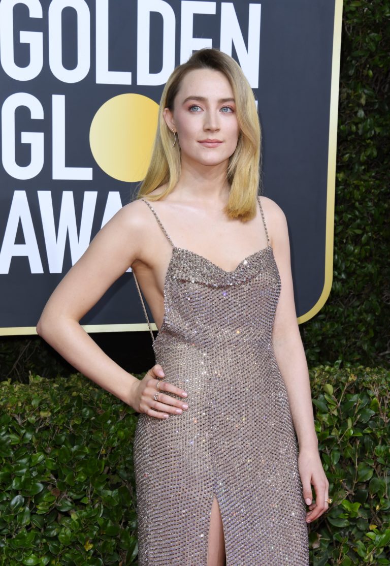 Η Saoirse Ronan με sideboob στις Χρυσές Σφαίρες