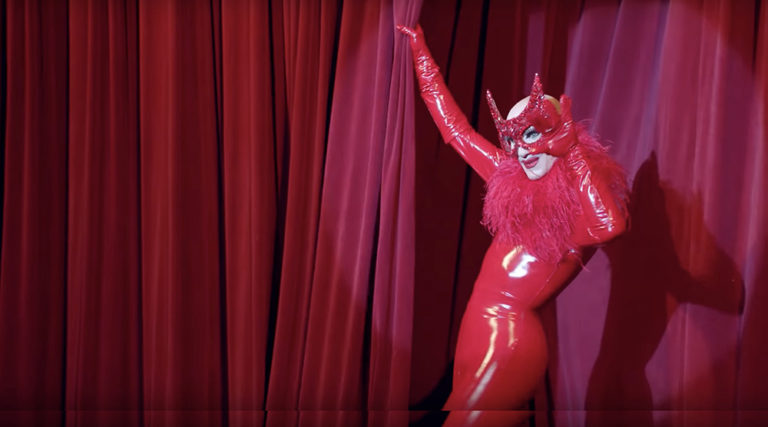 Η Sasha Velour έχει τη δική της ταινία στο «NightGowns with Sasha Velour»