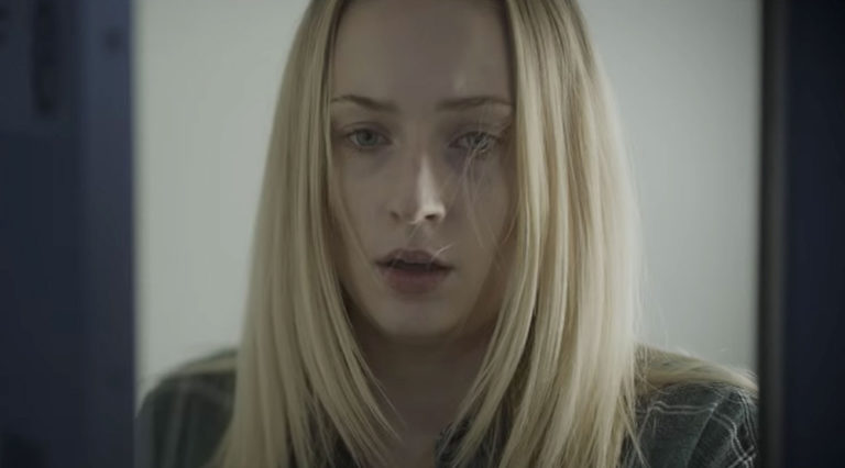 Η Sophie Turner στα χιόνια για το «Survive»