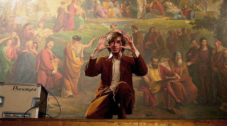 Αφήστε τον Wes Anderson να σας μάθει πως κρατιούνται οι αποστάσεις