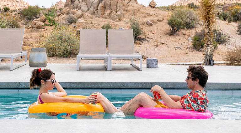 Ο Andy Samberg αιχμάλωτος στο χρόνο στο «Palm Springs»