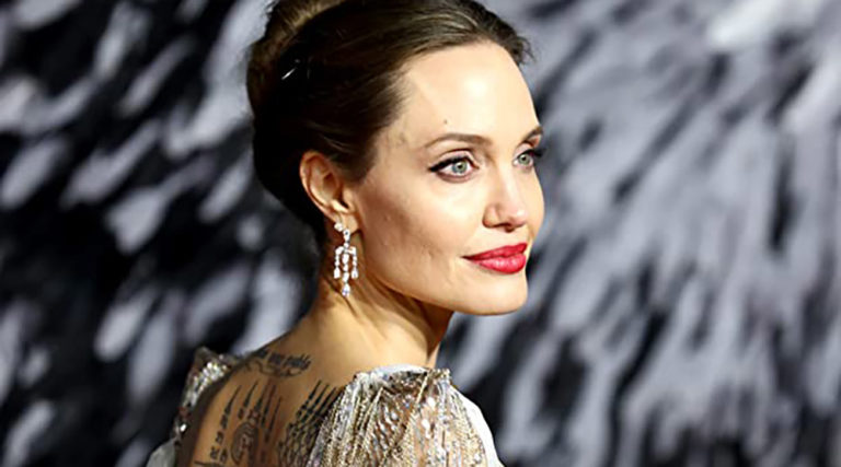 H Angelina Jolie εξηγεί πως αποφάσισε να γίνει υπερηρωίδα για το Eternals