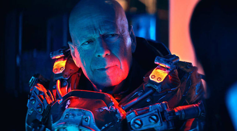 O Bruce Willis αντιμέτωπος με διαστημικούς εισβολείς στο «Cosmic Sin»