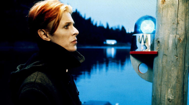 Ο Chiwetel Ejiofor διαδέχεται τον David Bowie στο «The Man Who Fell to Earth»