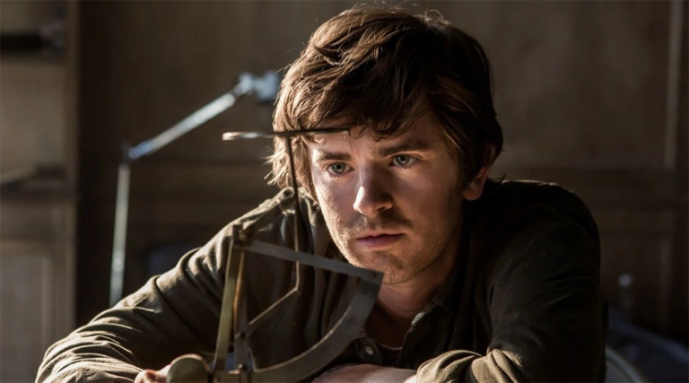 Ο Freddie Highmore στο ισπανικό θρίλερ «The Vault»