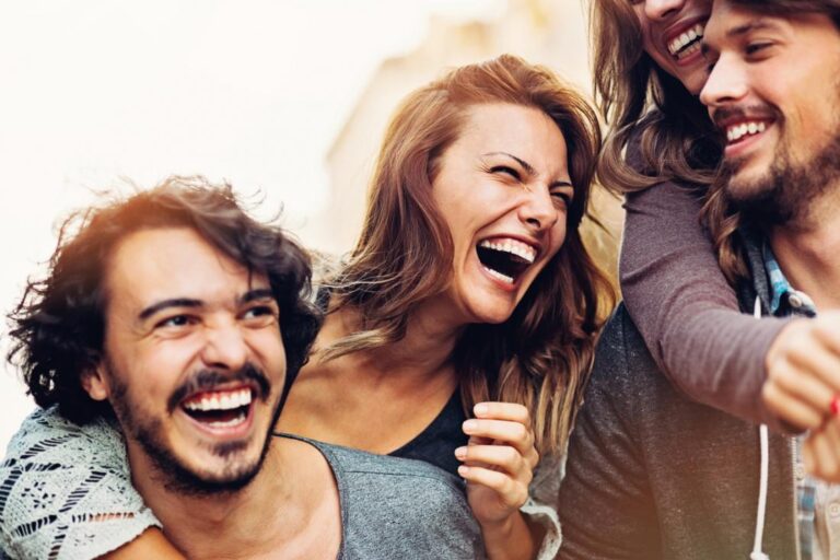 Όταν το Γέλιο Είναι Κώδικας Επικοινωνίας